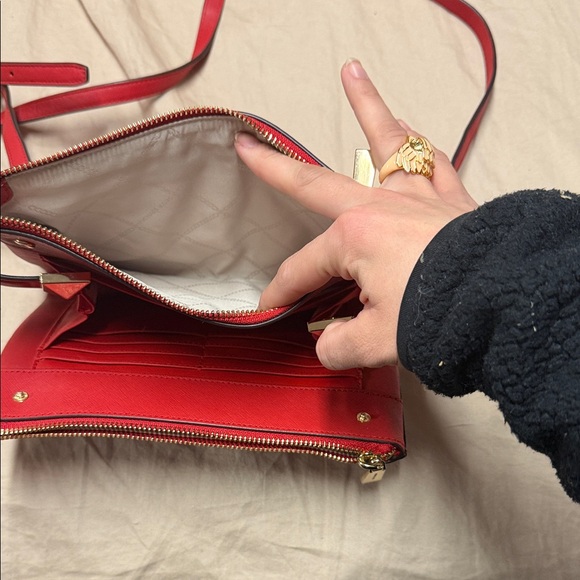 Michael Kors Scarlet Crossbody Bag with Gold Chain - Picture 3 of 6